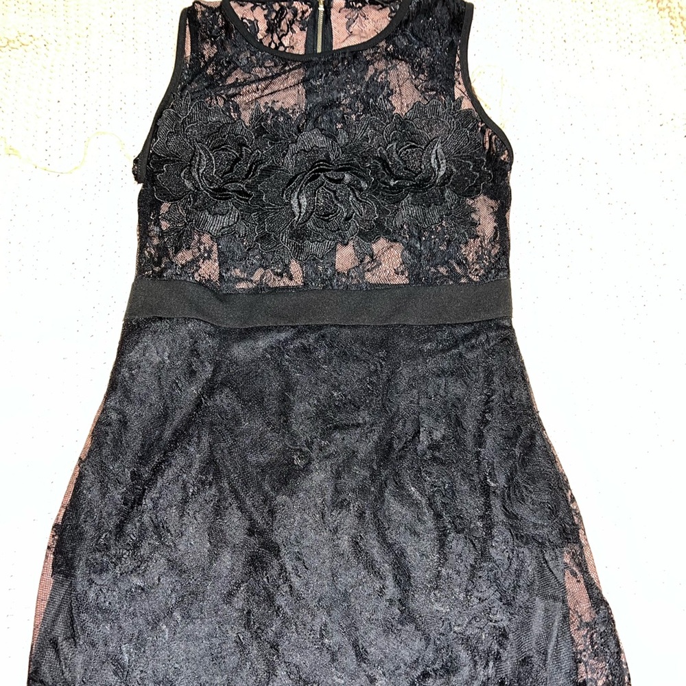 Mid black lace dress